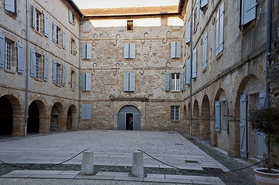 L'Arsenal Et Les Chemins De Saint-Jacques