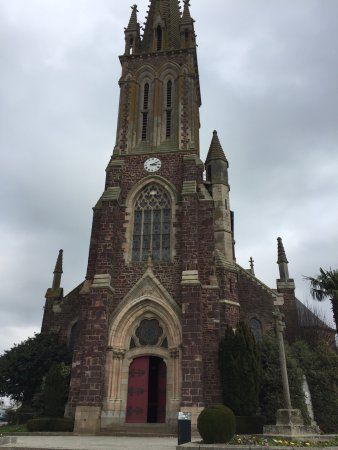 Eglise Saint-Pierre et Saint-Louis de Bedee