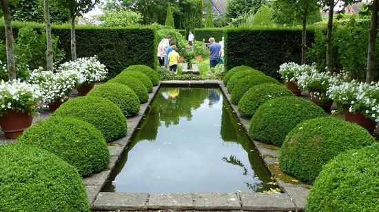 Wollerton Old Hall Garden