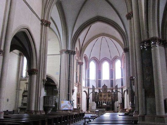 Stiftskirche St. Martin und St. Severus