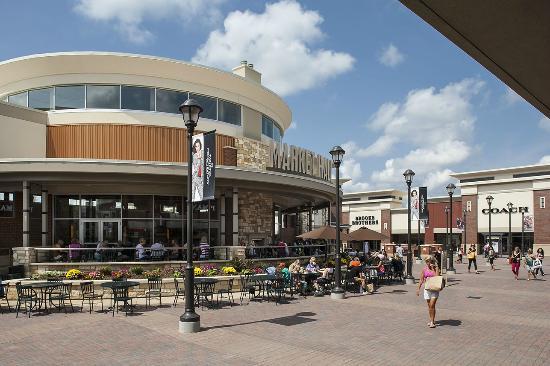 Twin Cities Premium Outlets