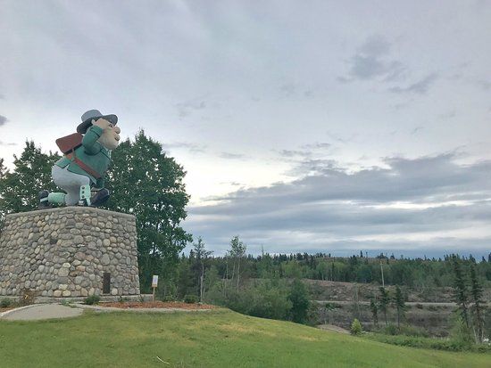 Flintabbaty Flonatin Statue