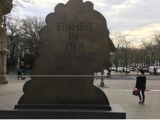 Leibniz-Denkmal