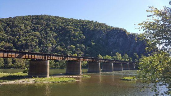 Meriwether Lewis replica boat