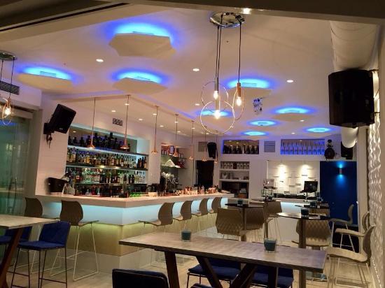 Prestige cocktail bar