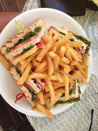 Thalassaki Beach Bar