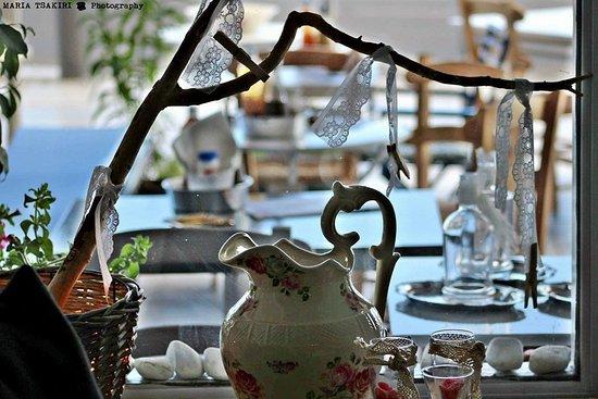 To Tsipouradiko Tis Mirsinis