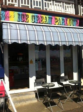 Yoies Ice Cream Parlour