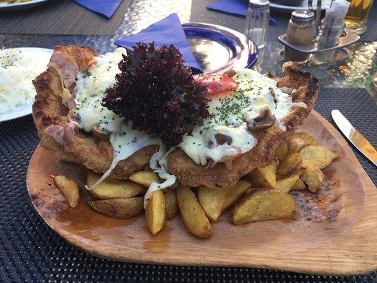 Kek Huszar Restaurant