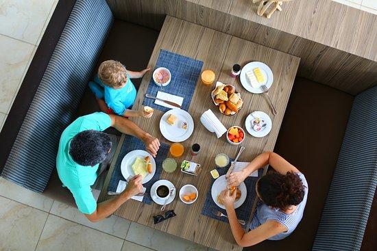 La Plaza Bar & Grill