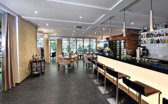 Theo's Bar & Restaurant