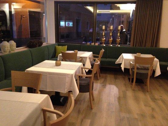 Renee Restaurant & Bar