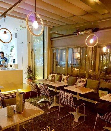 Hug Cafe & Gateaux by Despina