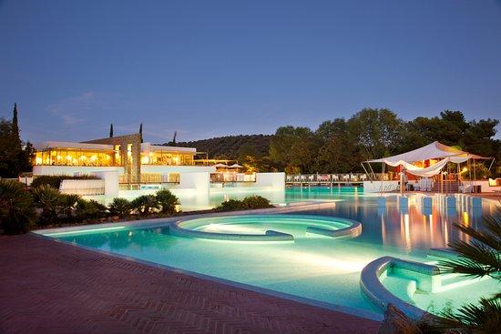 Mama Restaurant & Bar