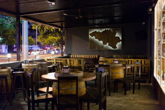 Le Carré: Bar & Belge