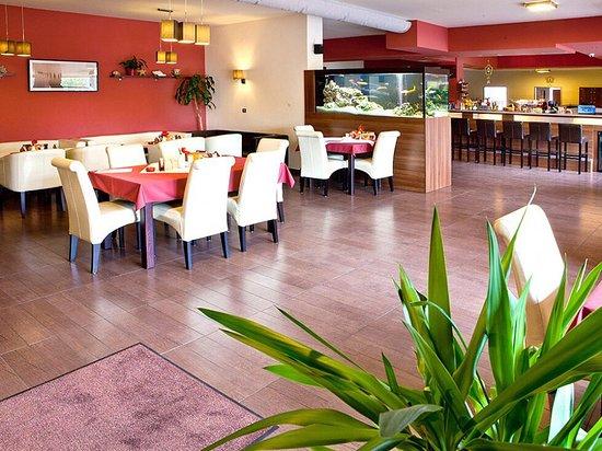 Restaurace a Bowling Majak