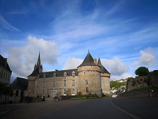 Château de Fresnay-sur-Sarthe