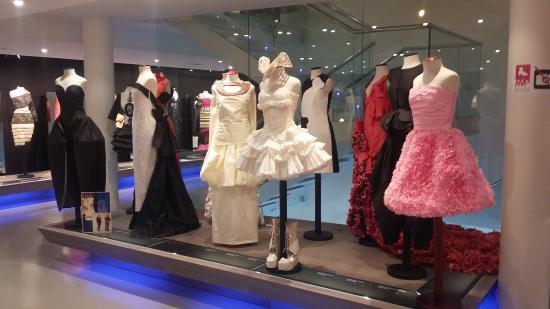 el Museu de Vestidos de Papel
