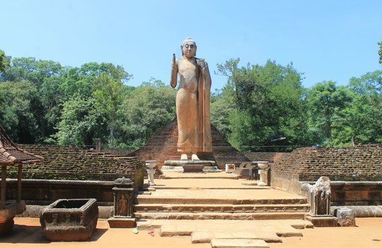 Maligawila Buddha Statue