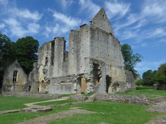 Minster Lovell Hall and Dovecote