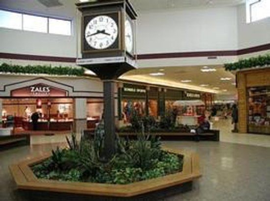 Dakota Square Mall