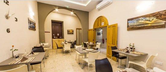 Ic-Centru Bar & Restaurant