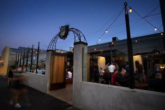 Mac's Neighbourhood Brewbar