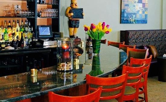 Nouveau Bistro & Lounge