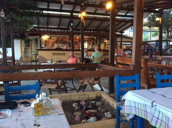 Lenio's Taverna & Beach Bar