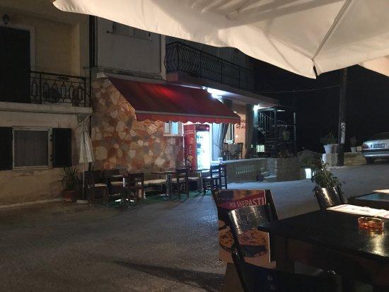 Avras Cafe Bar Restaurant