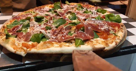 Bravos Pizzas & Drinks