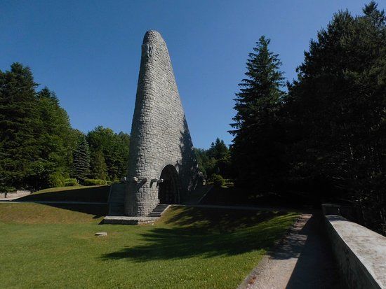 Pomnik i cmentarz Armii Czechosłowackiej w Dukli