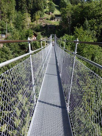 Fussgaenger-Hangebruecke