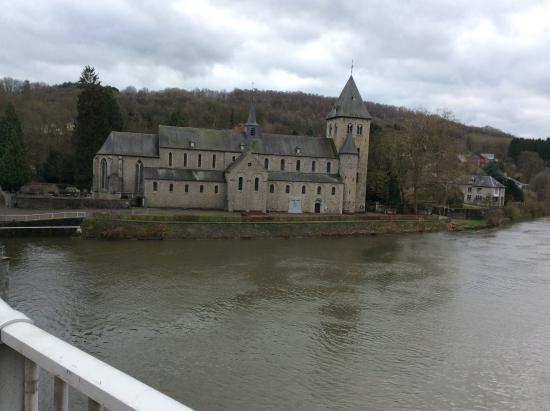 Église abbatiale Saint-Pierre d'Hastière