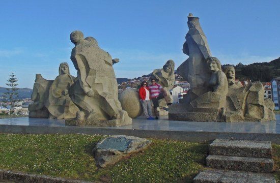 Monumento Encuentro Entre Dos Mundos