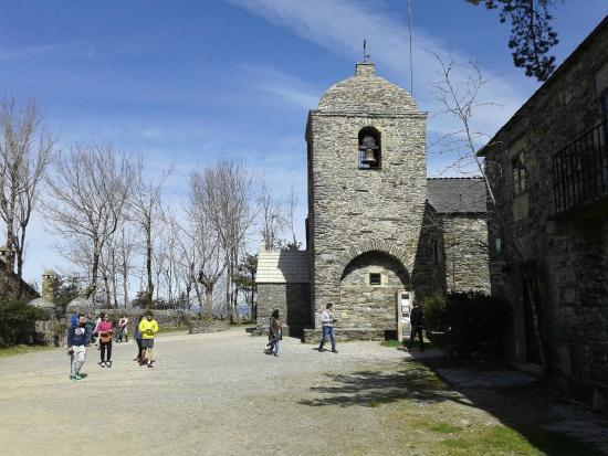 Santuario de Santa María Real do Cebreiro