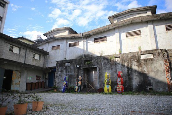 Lize Puppet Art Colony