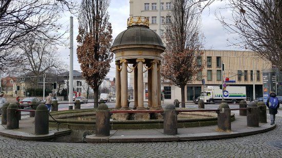 Fuente Artesischer Brunnen
