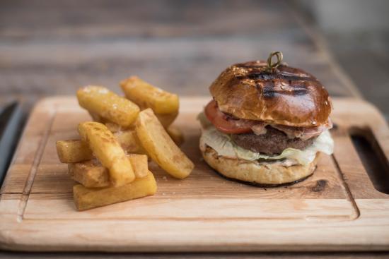 Bratia Grill in Arcadia