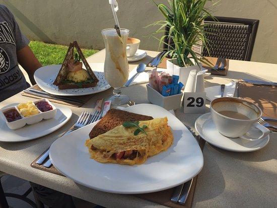 Africanos Country Estate Restaurant & Sushi Bar