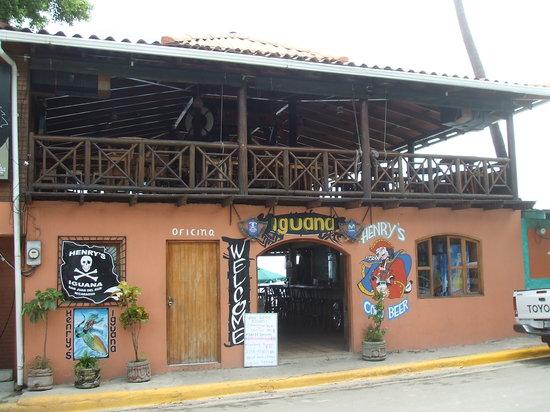 Henry's Iguana Beach Bar & Restaurant