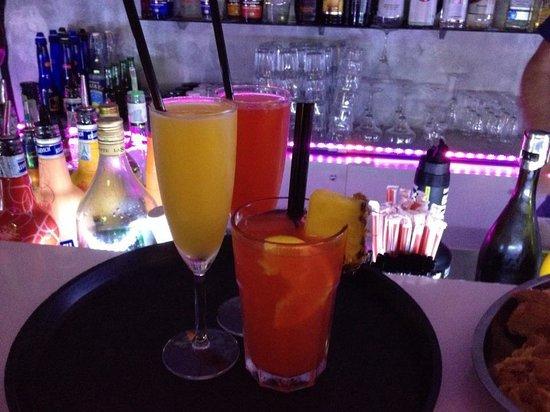 Mama Cafe Lounge Bar