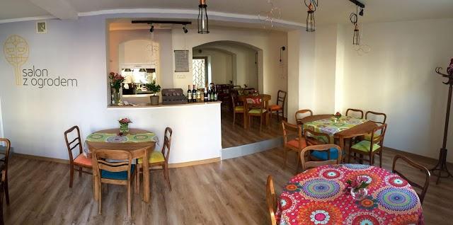 salon z ogrodem
