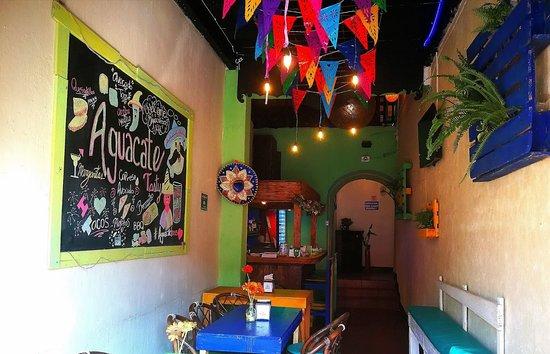 Aguacate Taco y Carnitas
