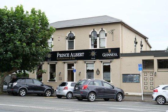 Prince Albert Backpackers and Bar