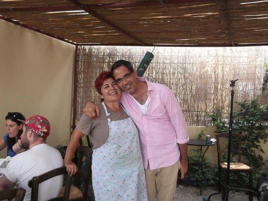 I Avli Tis Chrysanthis