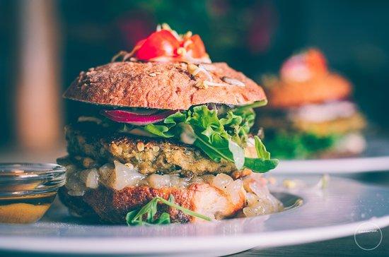 Mo Vegetarian Bistro