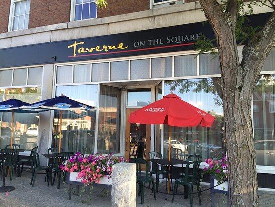 Taverne on the Square