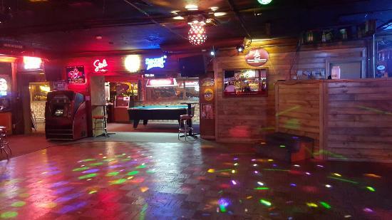 Quarters Bar and Grill