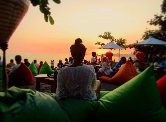 La Chill Bar & Restaurant